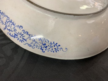 Een Chinees Canton email bord met Europees decor, Qianlong