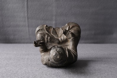 Une figure de Bouddha en bronze, Chine, Ming