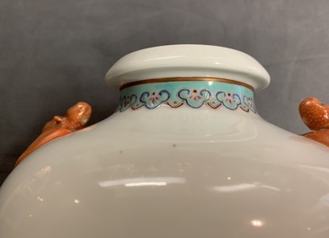 A fine Chinese famille rose meiping vase with bat handles, seal mark, Republic, 20th C.