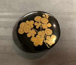 Six bo&icirc;tes couvertes en laque de Japon, Meiji/Showa, 19/20&egrave;me