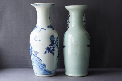 Deux vases en porcelaine de Chine bleu et blanc et famille rose, 19&egrave;me