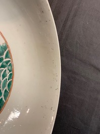 Un bol en porcelaine de Chine rose-verte, marque de Kangxi, 19&egrave;me