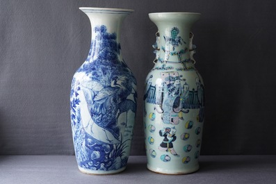 Deux vases en porcelaine de Chine bleu et blanc et famille rose, 19&egrave;me