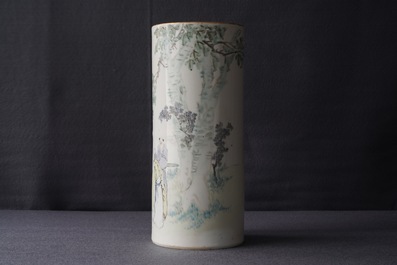 A round Chinese qianjiang cai hat stand, 19/20th C.