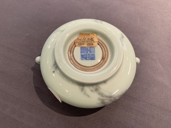 Een Chinese faux marbre wierookbrander, Qianlong merk, 19/20e eeuw