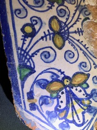 Vier majolica tegels uit de kapel van F&egrave;re-en-Tardenois, atelier Guido Andries, Antwerpen, ca. 1530