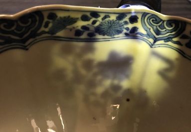 Un bol en porcelaine de Chine bleu et blanc, marque de Chenghua, Kangxi
