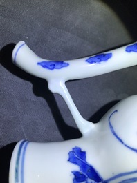 Een Chinese blauwwitte kalebasvormige schenkkan, Transitie periode