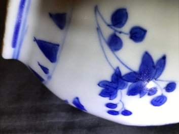 Een Chinese blauwwitte kalebasvormige schenkkan, Transitie periode