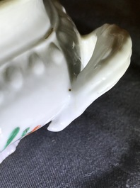 Une paire de terrines en porcelaine de Chine famille rose pour le march&eacute; hollandais, blasons de Nauta Beuckens et Swalue, Qianlong