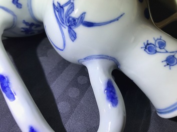 Een Chinese blauwwitte kalebasvormige schenkkan, Transitie periode