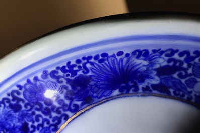 Een Chinese famille rose vaas, Qianlong merk, Republiek, 20e eeuw