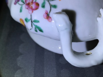 Une paire de terrines en porcelaine de Chine famille rose pour le march&eacute; hollandais, blasons de Nauta Beuckens et Swalue, Qianlong