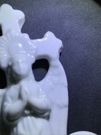 Een zeldzame Chinese Dehua blanc de Chine crucifix, Kangxi/Qianlong