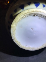 Een Chinese blauwwitte kalebasvormige schenkkan, Transitie periode