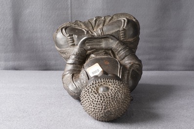Une figure d'Amithaba Bouddha en bronze aux traces de laque et dorure, Chine, Ming