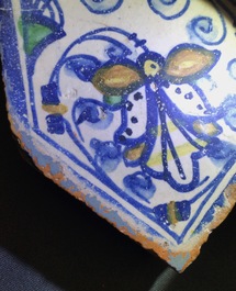 Vier majolica tegels uit de kapel van F&egrave;re-en-Tardenois, atelier Guido Andries, Antwerpen, ca. 1530