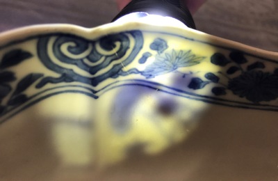 Un bol en porcelaine de Chine bleu et blanc, marque de Chenghua, Kangxi