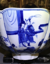 Un bol en porcelaine de Chine bleu et blanc, marque de Chenghua, Kangxi