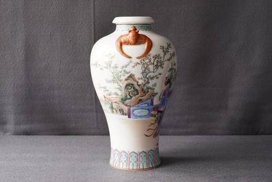 A fine Chinese famille rose meiping vase with bat handles, seal mark, Republic, 20th C.