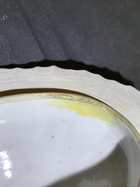 Une paire de terrines en porcelaine de Chine famille rose pour le march&eacute; hollandais, blasons de Nauta Beuckens et Swalue, Qianlong