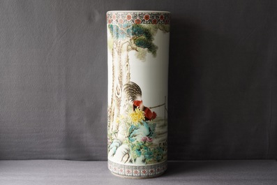 A cylindrical Chinese famille rose vase with roosters, Republic, 20th C.
