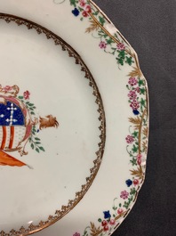 Drie Chinese famille rose wapenschotels voor de Engelse markt, Qianlong