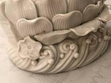 Un mod&egrave;le de Guanyin &agrave; l'enfant en porcelaine blanc de Chine, 19&egrave;me