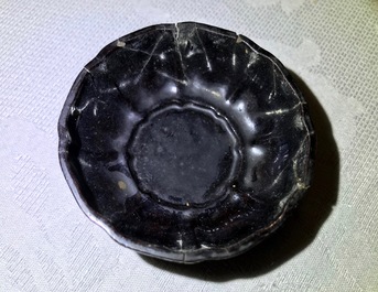 Une bo&icirc;te couverte en forme de citrouille en laque burgaut&eacute;, Chine, 18&egrave;me