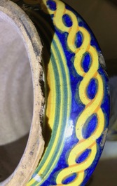Une paire d'albarelli en majolique italienne, Palerme, atelier de Lazzaro, vers 1600