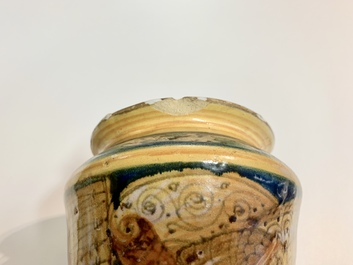 Een apothekerspot of 'albarello' in Italiaanse majolica, Palermo, 1e helft 17e eeuw