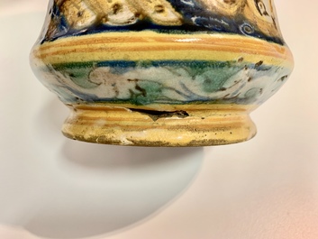Een apothekerspot of 'albarello' in Italiaanse majolica, Palermo, 1e helft 17e eeuw