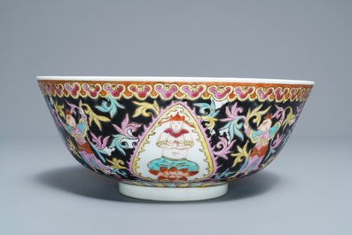 A large Chinese Thai market Bencharong bowl, Yongzheng mark, 19th C.