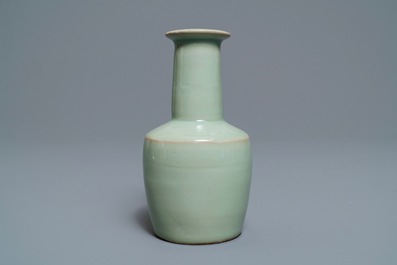 A Chinese Longquan celadon vase, 19/20th C.