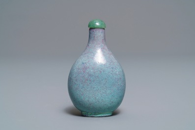 Een Chinese snuiffles met 'robin's egg' glazuur, Jin Wei Tang merk, 19e eeuw
