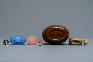 Vier Chinese snuifflessen in glas, kwarts en gesteentes, 19/20e eeuw