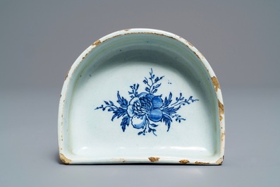 A Dutch Delft blue and white armorial 'campana' vase on stand, 18th C.