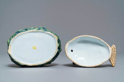 Un beurrier couvert en fa&iuml;ence polychrome de Delft en forme de pluvier, 18&egrave;me