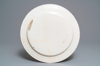 Een grote Italiaanse majolica 'Alexander de Grote' wapenschotel, atelier Francesco Grue, Castelli, 17e eeuw