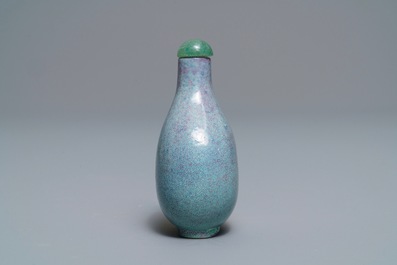 Een Chinese snuiffles met 'robin's egg' glazuur, Jin Wei Tang merk, 19e eeuw