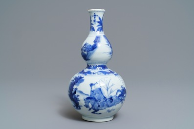 A Chinese blue and white double gourd vase, Transitional period