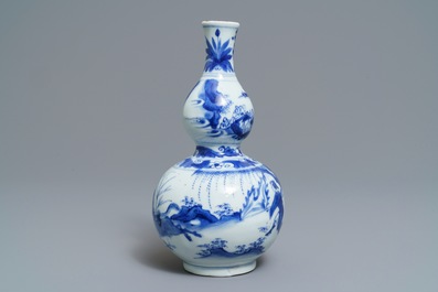 A Chinese blue and white double gourd vase, Transitional period