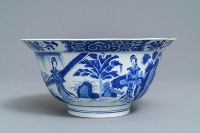 Un bol de type klapmuts en porcelaine de Chine bleu et blanc, marque et &eacute;poque de Kangxi