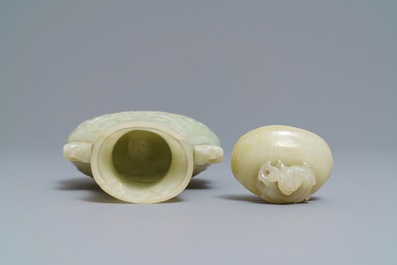 Een Chinese archa&iuml;sche celadon jade dekselvaas, 19e eeuw