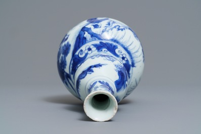 A Chinese blue and white double gourd vase, Transitional period