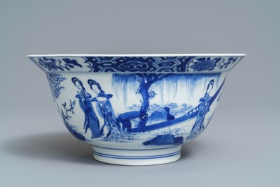 Un bol de type klapmuts en porcelaine de Chine bleu et blanc, marque et &eacute;poque de Kangxi