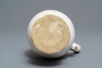 A fine white Dutch Delft jug with pewter cover, 2nd half 17th C.