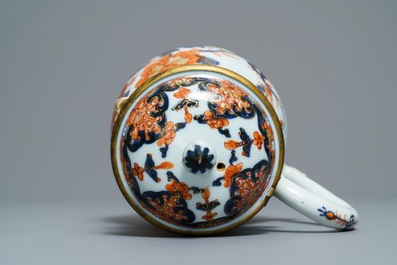 A Chinese Imari-style jug and cover, Kangxi/Qianlong