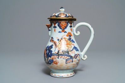 A Chinese Imari-style jug and cover, Kangxi/Qianlong