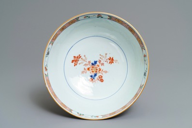 A Chinese verte-Imari bowl with floral design, Kangxi
